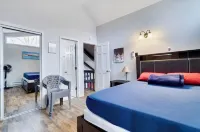 Contemporary, Comfortable, Well Appointed Home with 4-6 person Hot Tub! Hotels in Coolbaugh Township