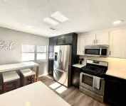 Stylish, modern, REMODELED : Central Location - บังกะโล