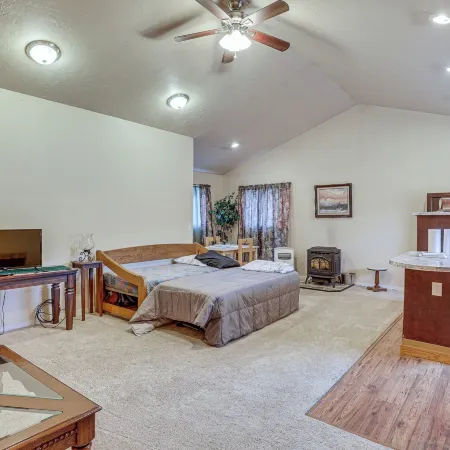 Cozy Clearwater Apartment - Hike, Fish & Explore!