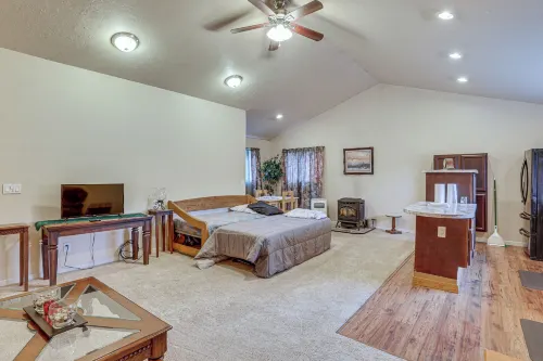Cozy Clearwater Apartment - Hike, Fish & Explore! - parking