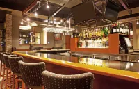 Holiday Inn & Suites BLOOMINGTON-AIRPORT by IHG - bar