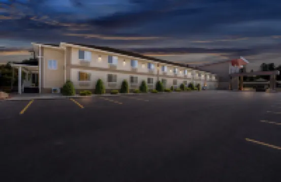Red Roof Plus+ & Suites Malone Hotels in 