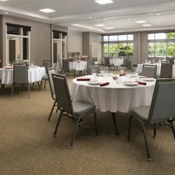 SpringHill Suites Chattanooga Downtown/Cameron Harbor Отели рядом с достопримечательностью «Набережная Чаттануга»