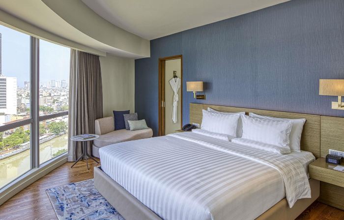 Novotel Suites Manila at Acqua