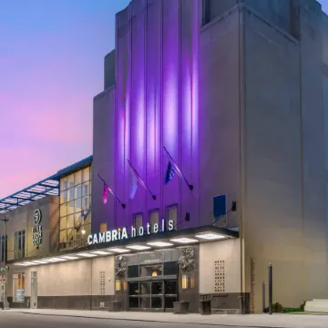 Cambria Hotel Detroit Downtown Отели рядом с достопримечательностью «Стадион "Нью-Центр-арена"»