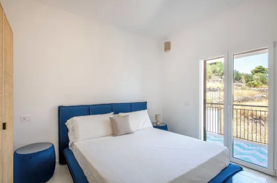 Sea Frame Design Apartments with Pool by Wonderful Italy