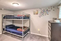 Walkable Galveston Apartment w/ Hot Tub Access