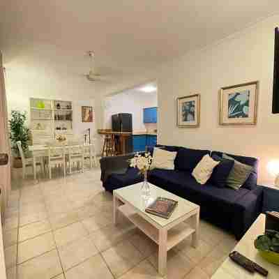 Apartment 5 Mins Walk To The Beach Others