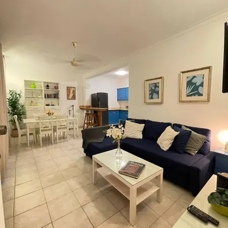 Apartment 5 Mins Walk To The Beach