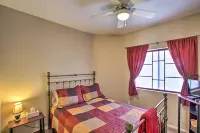 7 Mi to Mill Ave BBQ-Ready Mesa Townhouse