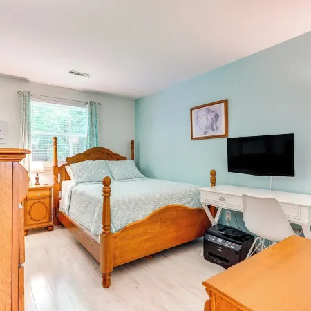Cozy Goose Creek Escape w/ Patio & Grill Hotéis em Berkeley County