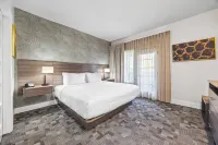 大學公園旅館套房飯店