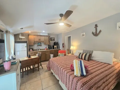 An Island Getaway at Palm Tree Villas - maisons de vacances