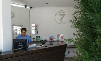 Seven Crown Express & Suites by Kavia