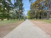 Luxe 2-Bed Inner-City Abode with Alfresco Dining Hotels in Braddon