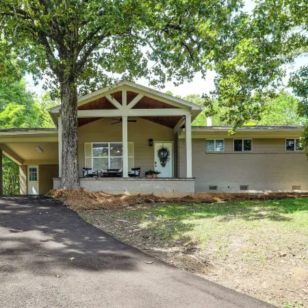 < 1 Mi to Ole Miss & The Grove! Charming Getaway