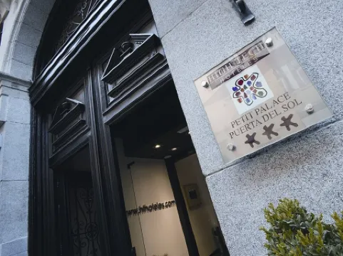 プチ パレス プエルタ デル ソル