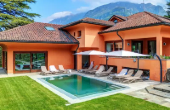 Lakefront Serenity Villa With Pool