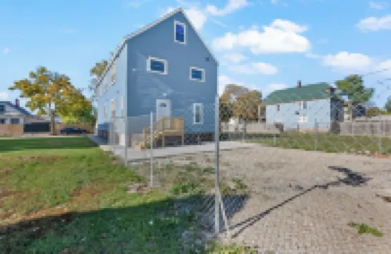 New Downtown Lux 3BR Free Parking, AC & Wi-fi