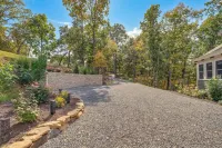 Mtn Views & Spacious Deck! Modern Caldwell Getaway - 4 estrellas