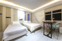 Geochang here (1 room 1 parking Self-service Motel) فنادق في غوتشانغ