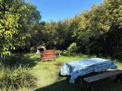 Lillie’s Oceanview RUSTIC Boho Surf Cottage Steps to the beach & fun!