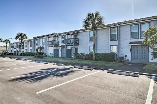 Pool & Tennis: Walkable Fernandina Beach Escape - Lemmikkieläimet sallittu