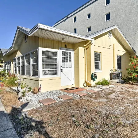 Steps to Beach, Cabana: Indian Shores Cottage