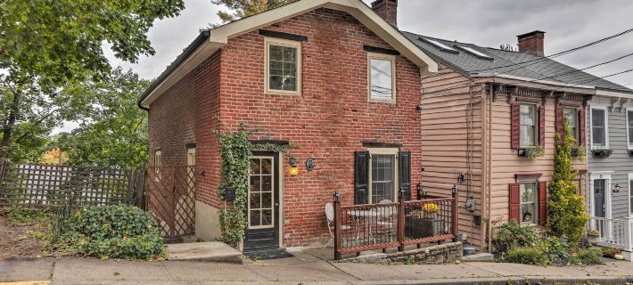 Historic Home in Lambertville Walk to Bridge Hotels in Гантердон