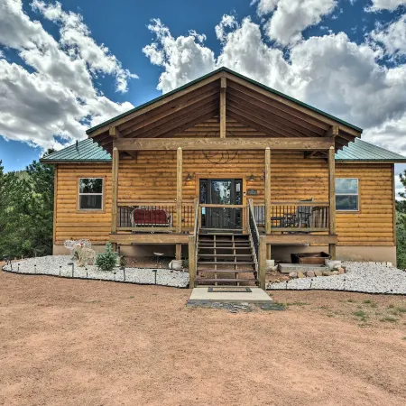 Cripple Creek Mountain Getaway w/ Hot Tub & Views!