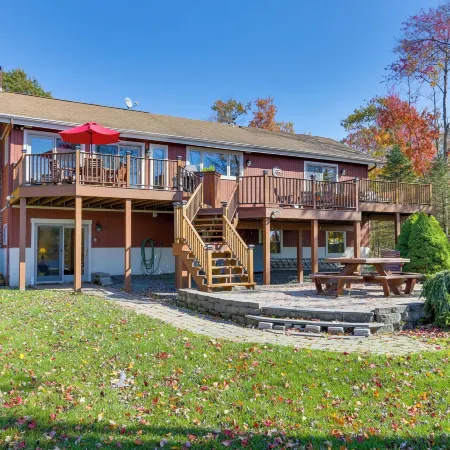 Waterfront Haven on Pines Lake Ski, Swim and Relax