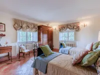 Rocca di Cetona - a Medieval Castle Hotels in Cetona