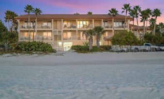 Beachfront With Private Balcony Heated Pool and Spa
