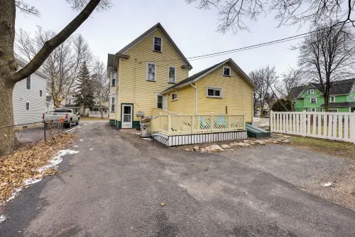 2 Miles to Dtwn! Idyllic Rochester Apt w/ Hot Tub