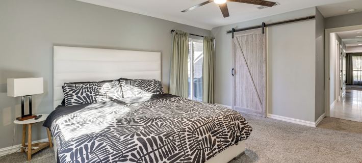 2 Mi to Galleria Dallas: Group Retreat w/ Yard! Hotels in Dallas