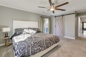 2 Mi to Galleria Dallas: Group Retreat w/ Yard!
