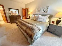 3 Bedroom Condo Just Steps From Arrowhead Lift Hotels in Edwards