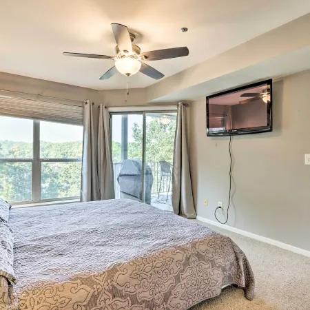 Beach & Pool Access: Lake of the Ozarks Condo!