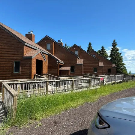 Modern Family Style Getaway -Wakefield UP House for up to 8!