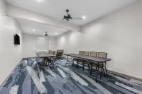 Comfort Suites - Pools