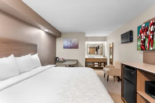 Red Roof PLUS+ Chicago - Hoffman Estates