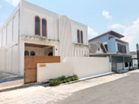 CIKOMI KOSTEL Syariah By Hans Management โรงแรมในEngal