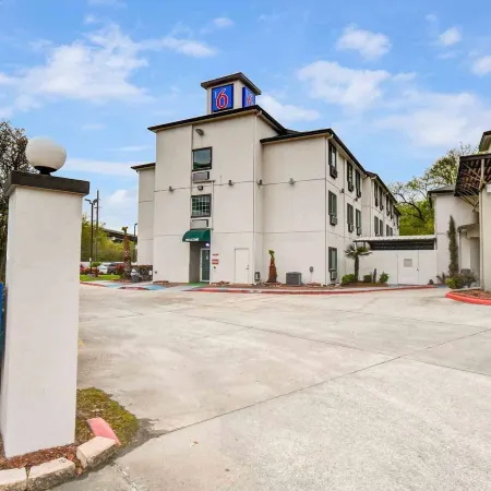 Motel 6 Humble, TX - Houston International Airport
