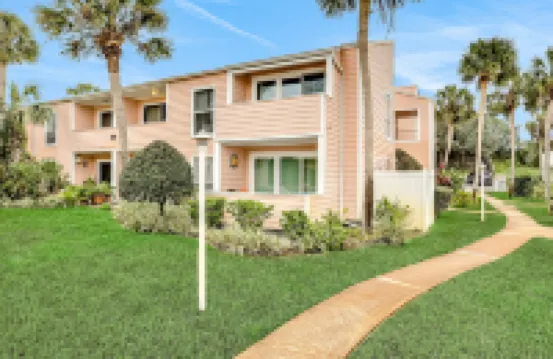 Oceanfront Condo With Pool, Grill, Central AC, Washer/dryer, & Snowbird Friendly