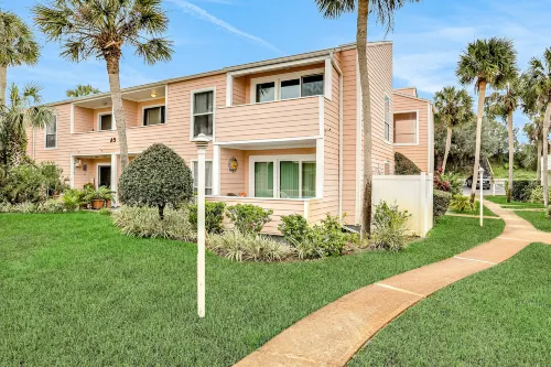 Oceanfront Condo With Pool, Grill, Central AC, Washer/dryer, & Snowbird Friendly