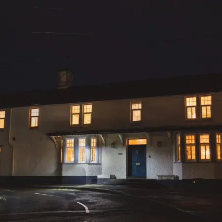 Luxury House Sleeps 14 with Secret Bar Near Bath