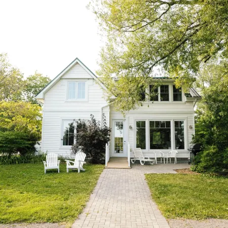 Elmhirst's Resort