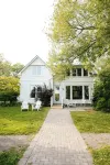 Elmhirst's Resort