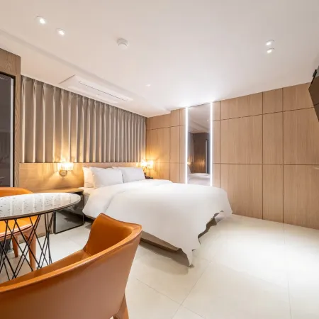 Sinchon Brown Dot Sinchon Branch Отели рядом с достопримечательностью «Станция метро Hapjeong»
