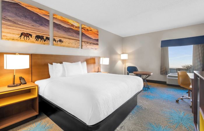 Days Inn & Suites by Wyndham Ridgeland